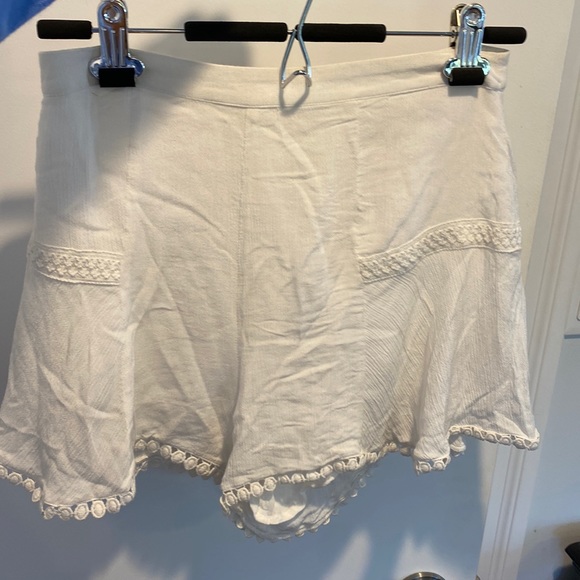 Lovers and Friends hug waisted shorts. - Picture 1 of 4